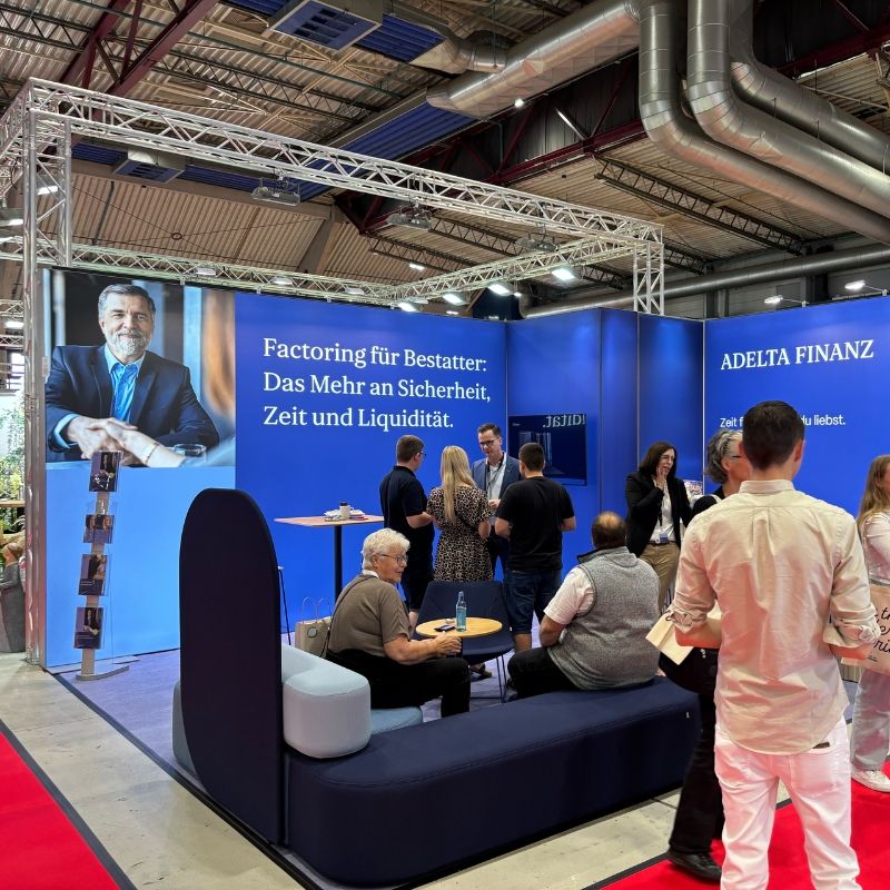 Adelta Messestand BEFA Mannheim mit Besuchern-1